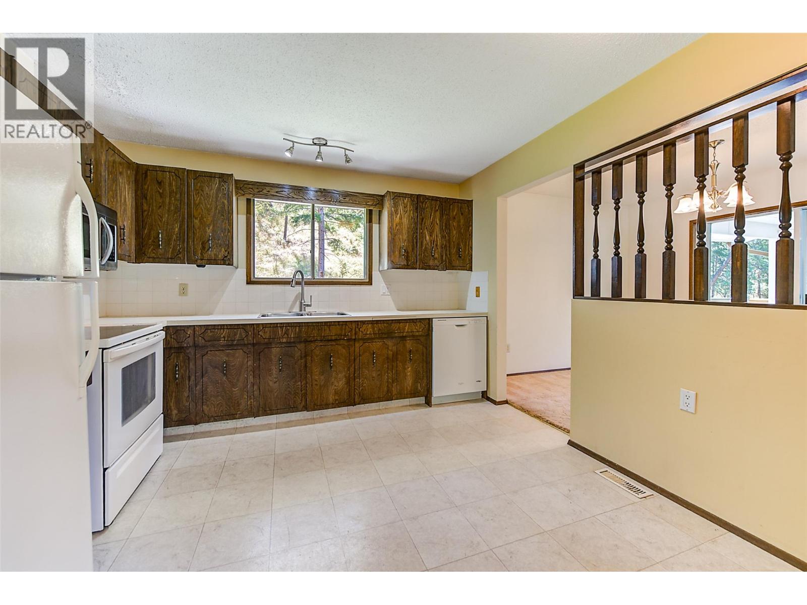  827 Paret Road, Kelowna