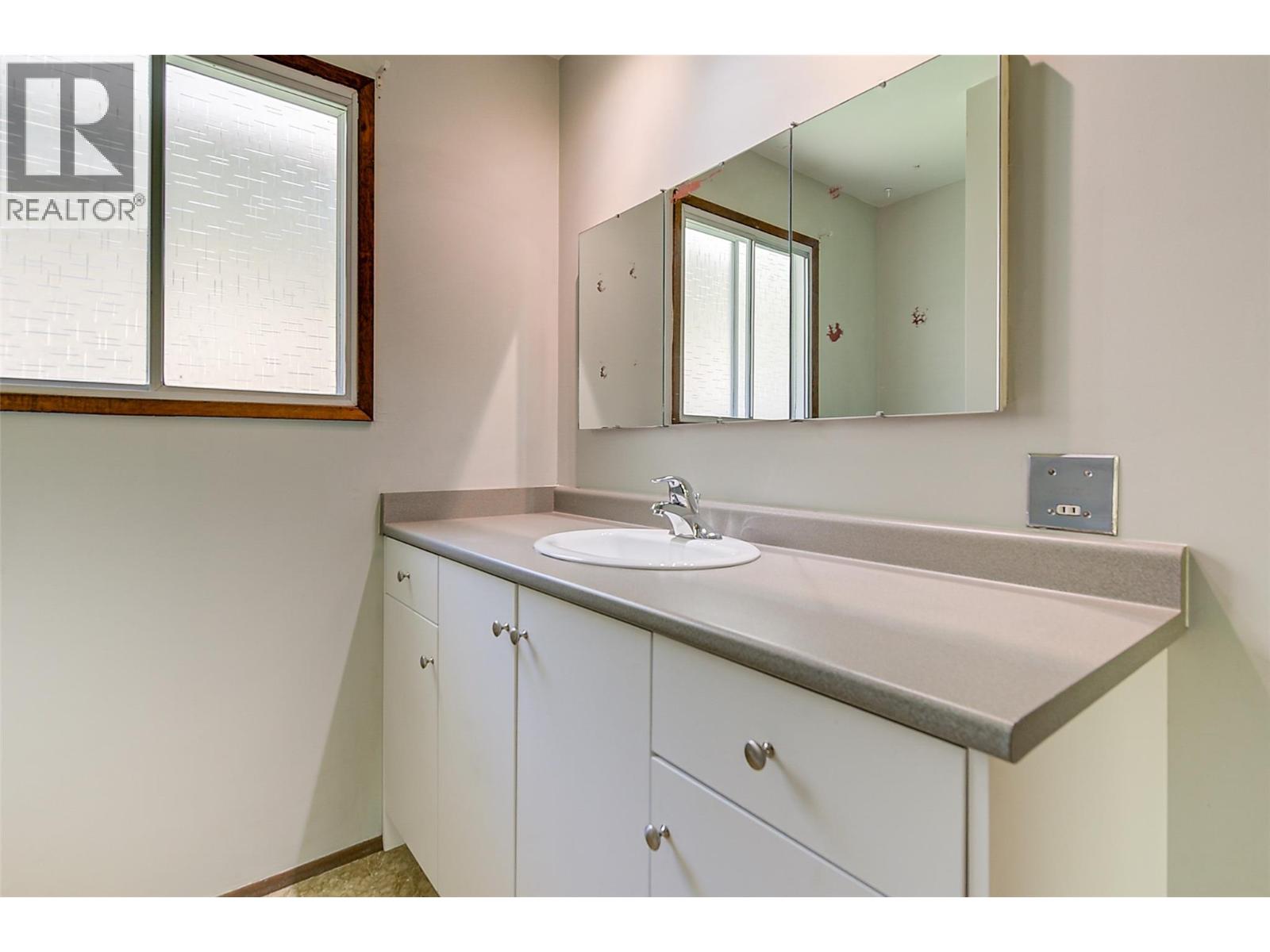  827 Paret Road, Kelowna