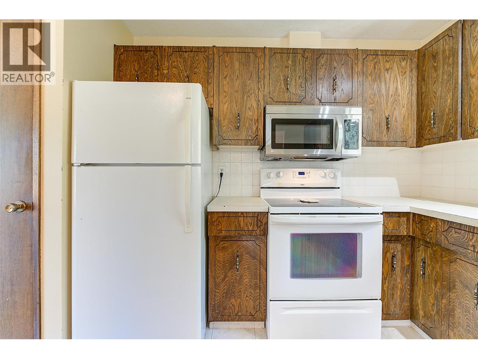  827 Paret Road, Kelowna