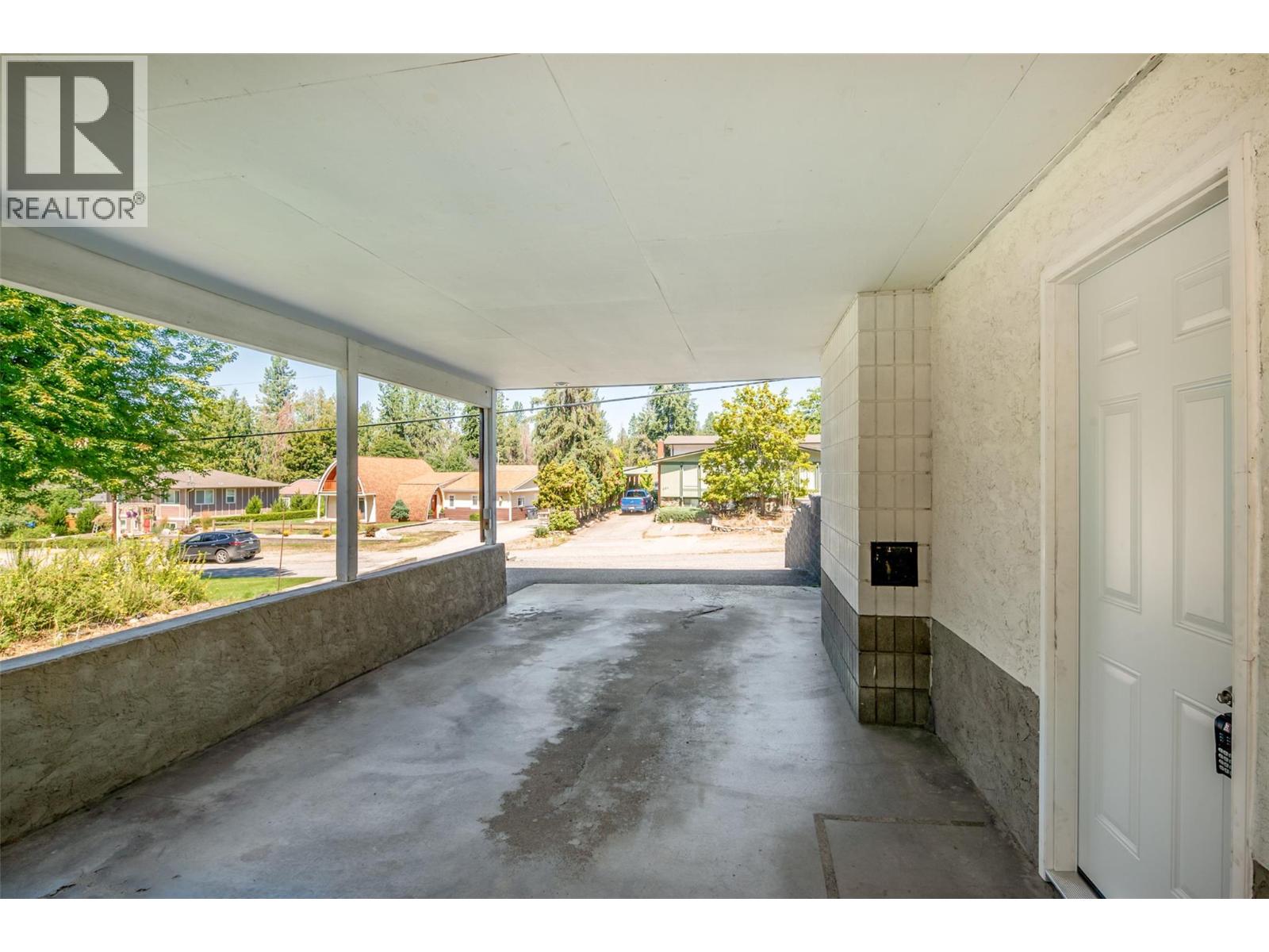  827 Paret Road, Kelowna