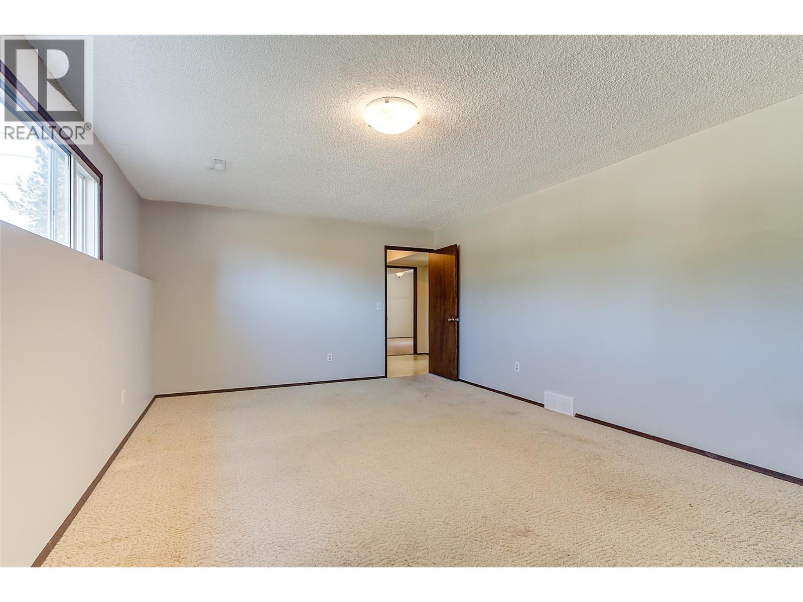  827 Paret Road, Kelowna