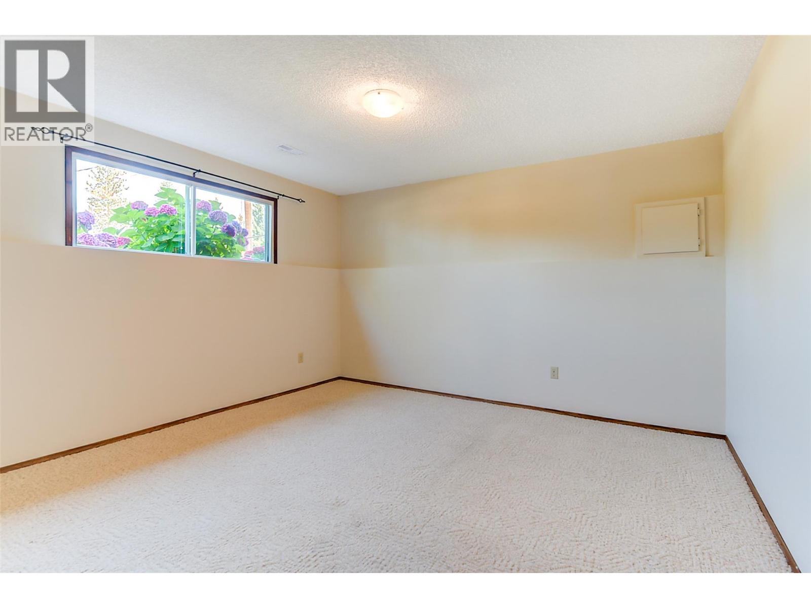  827 Paret Road, Kelowna