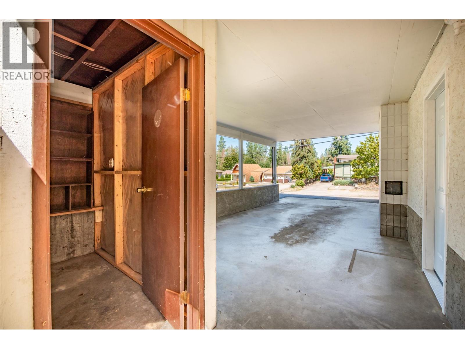  827 Paret Road, Kelowna