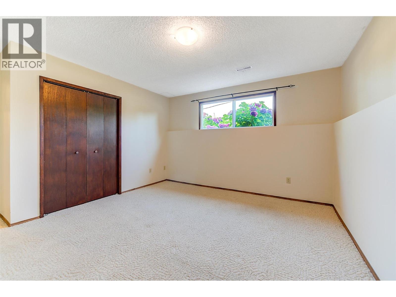  827 Paret Road, Kelowna