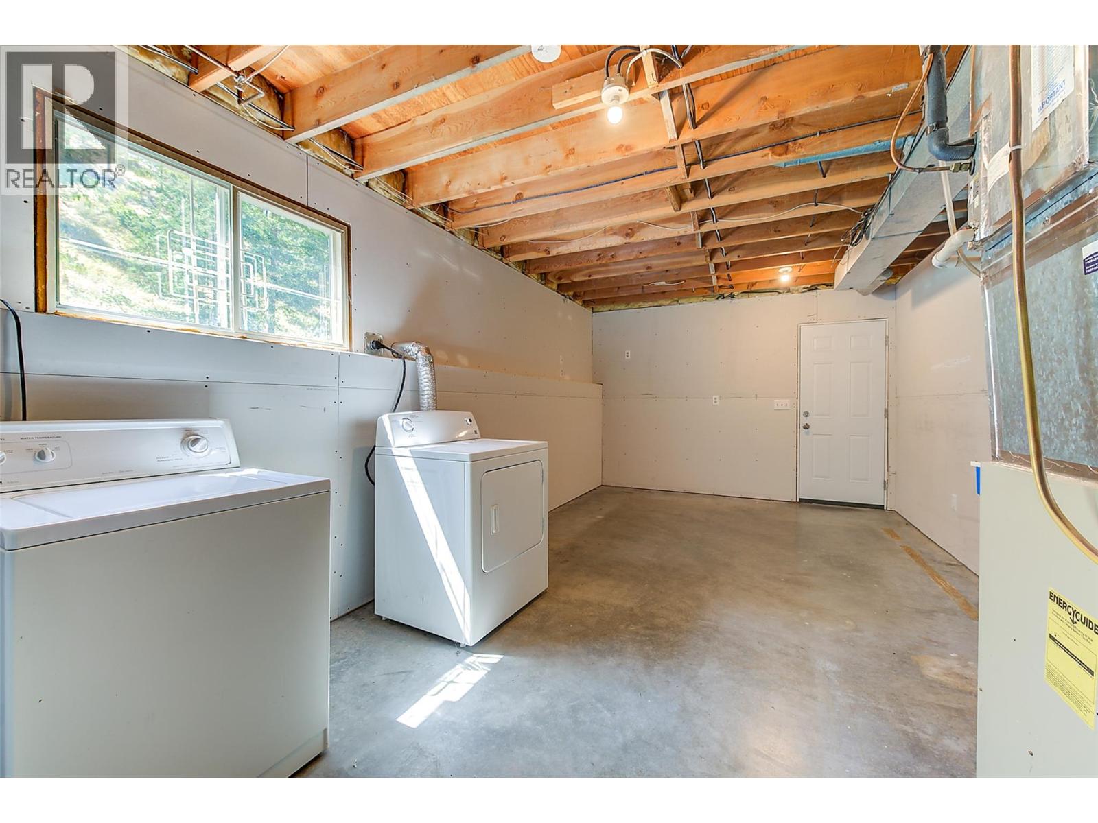  827 Paret Road, Kelowna