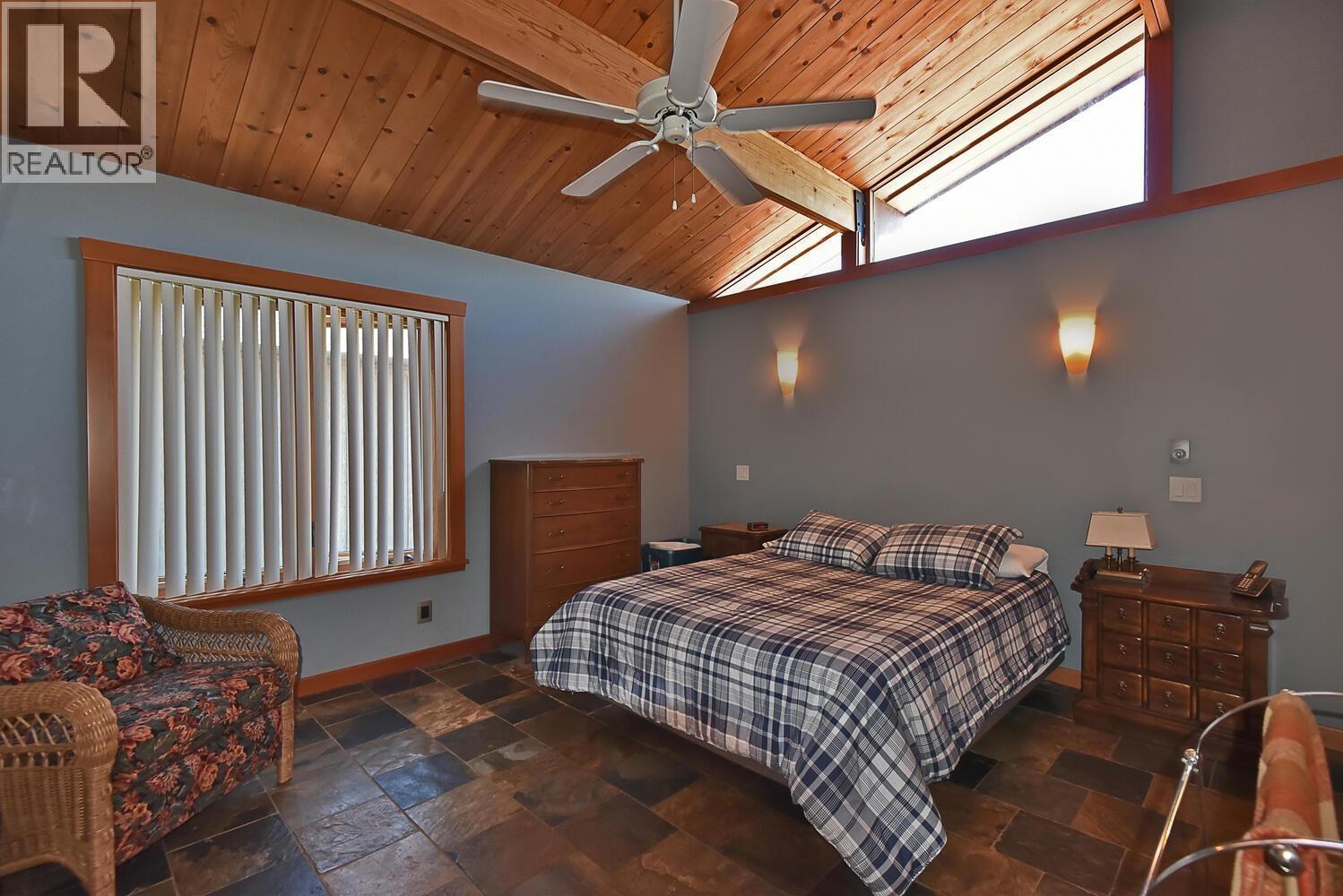 5728 BOULEVARD STREET, Sechelt
