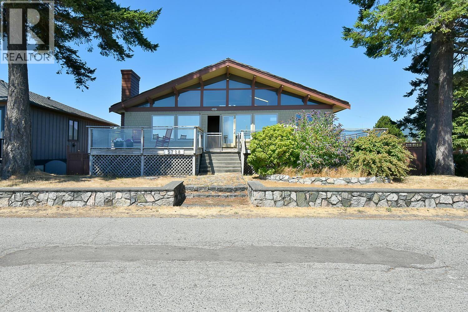5728 BOULEVARD STREET, Sechelt