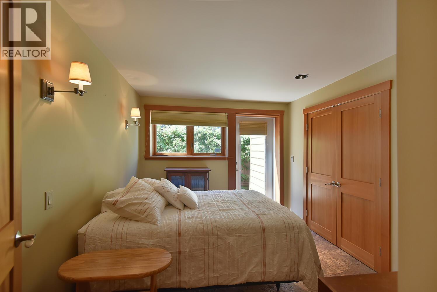 5728 BOULEVARD STREET, Sechelt
