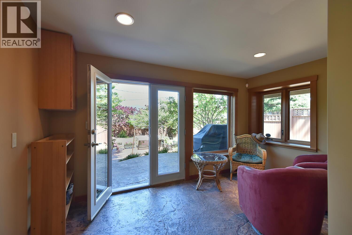 5728 BOULEVARD STREET, Sechelt
