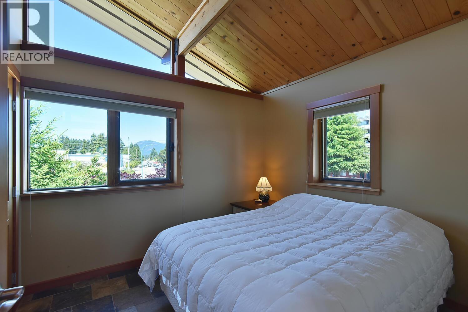 5728 BOULEVARD STREET, Sechelt