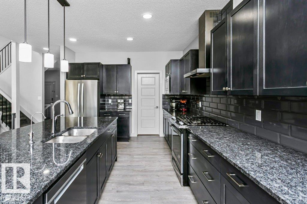 Photo 3 of 2257 57 St Sw, Edmonton AB