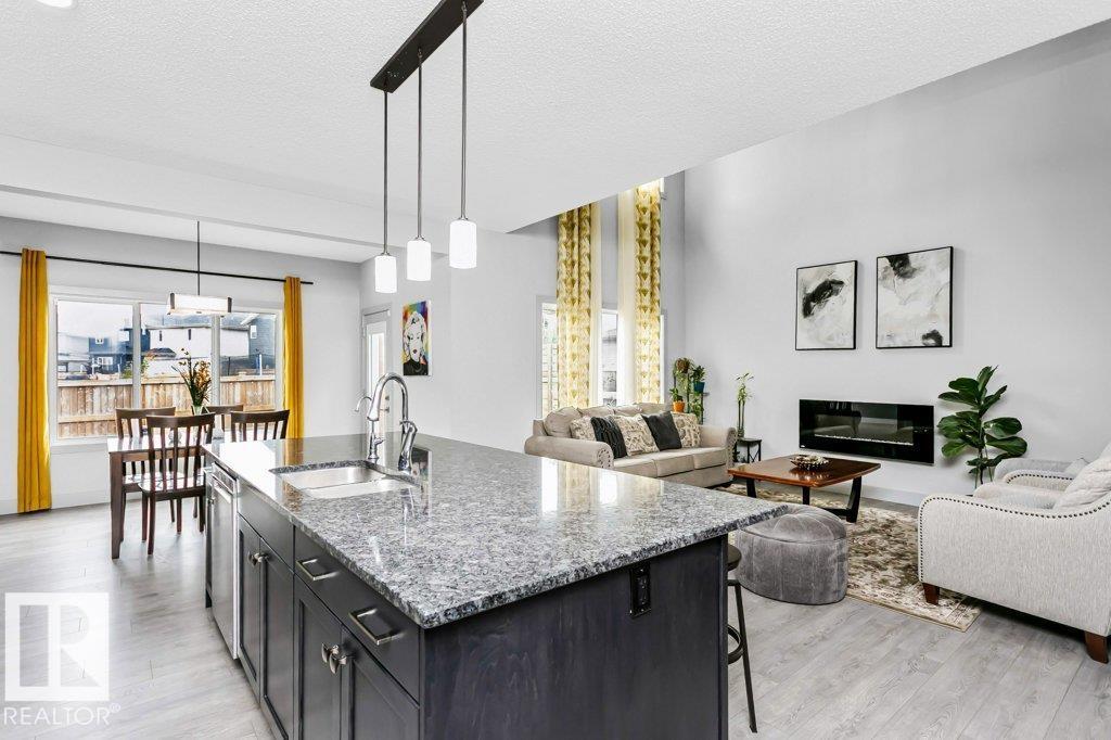 Photo 4 of 2257 57 St Sw, Edmonton AB