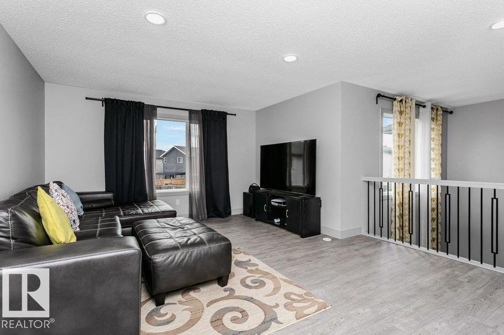 Photo 11 of 2257 57 St Sw, Edmonton AB