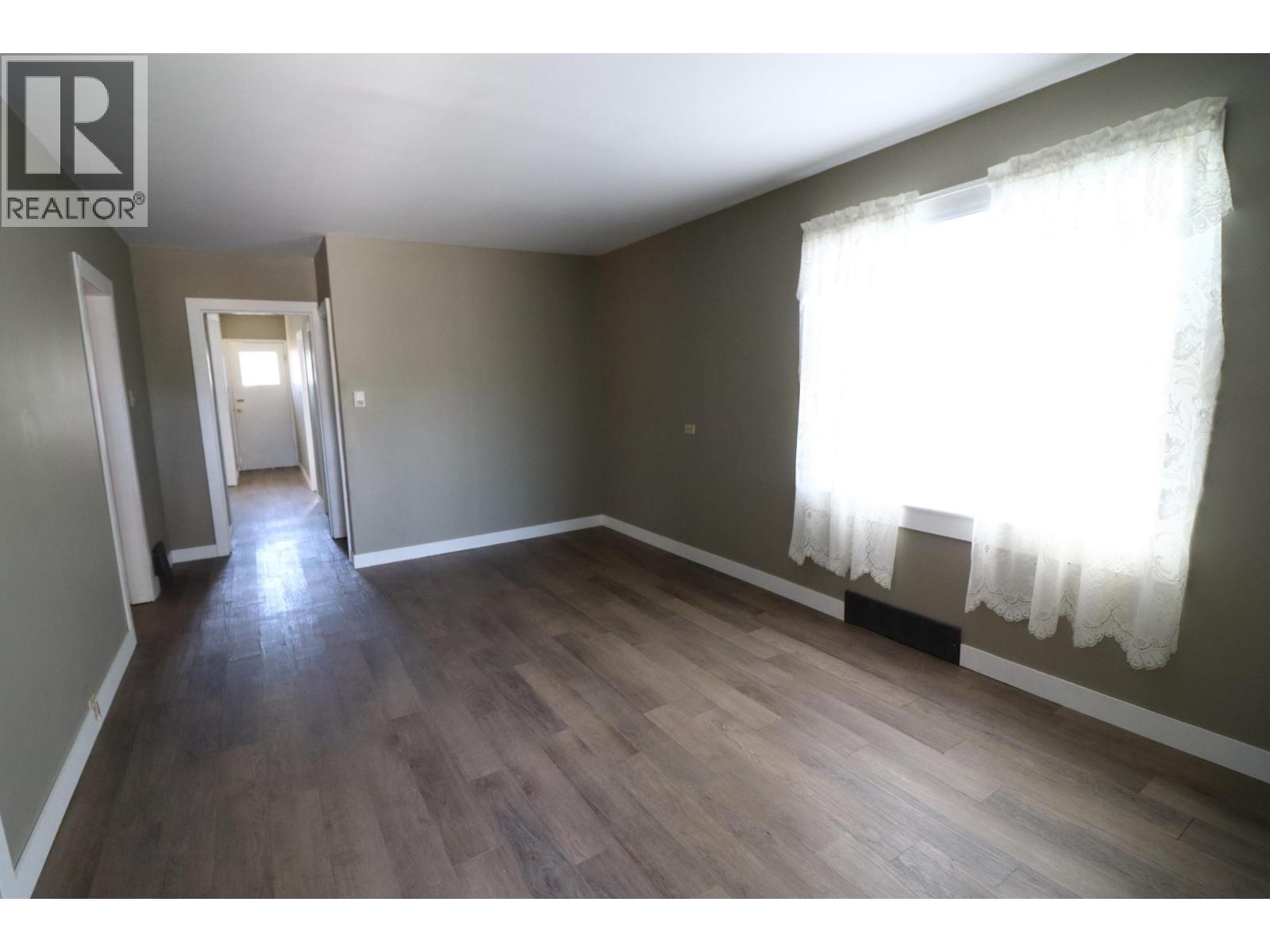 Photo 4 of 325 Willow Street, Kamloops BC