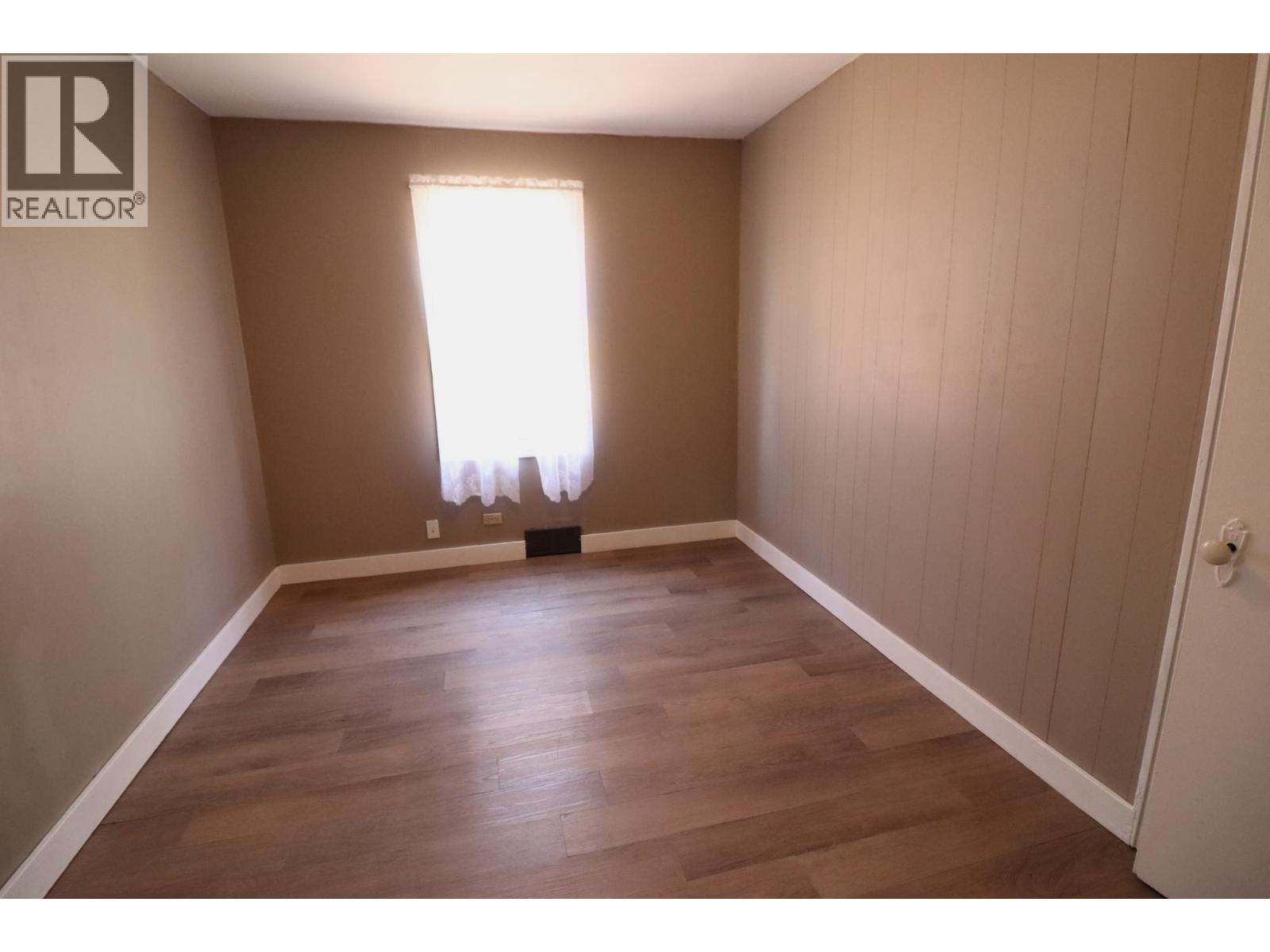 Photo 5 of 325 Willow Street, Kamloops BC