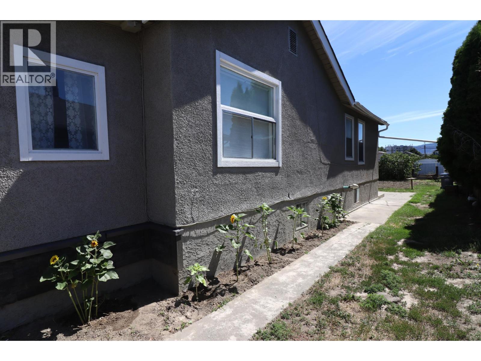 Photo 6 of 325 Willow Street, Kamloops BC