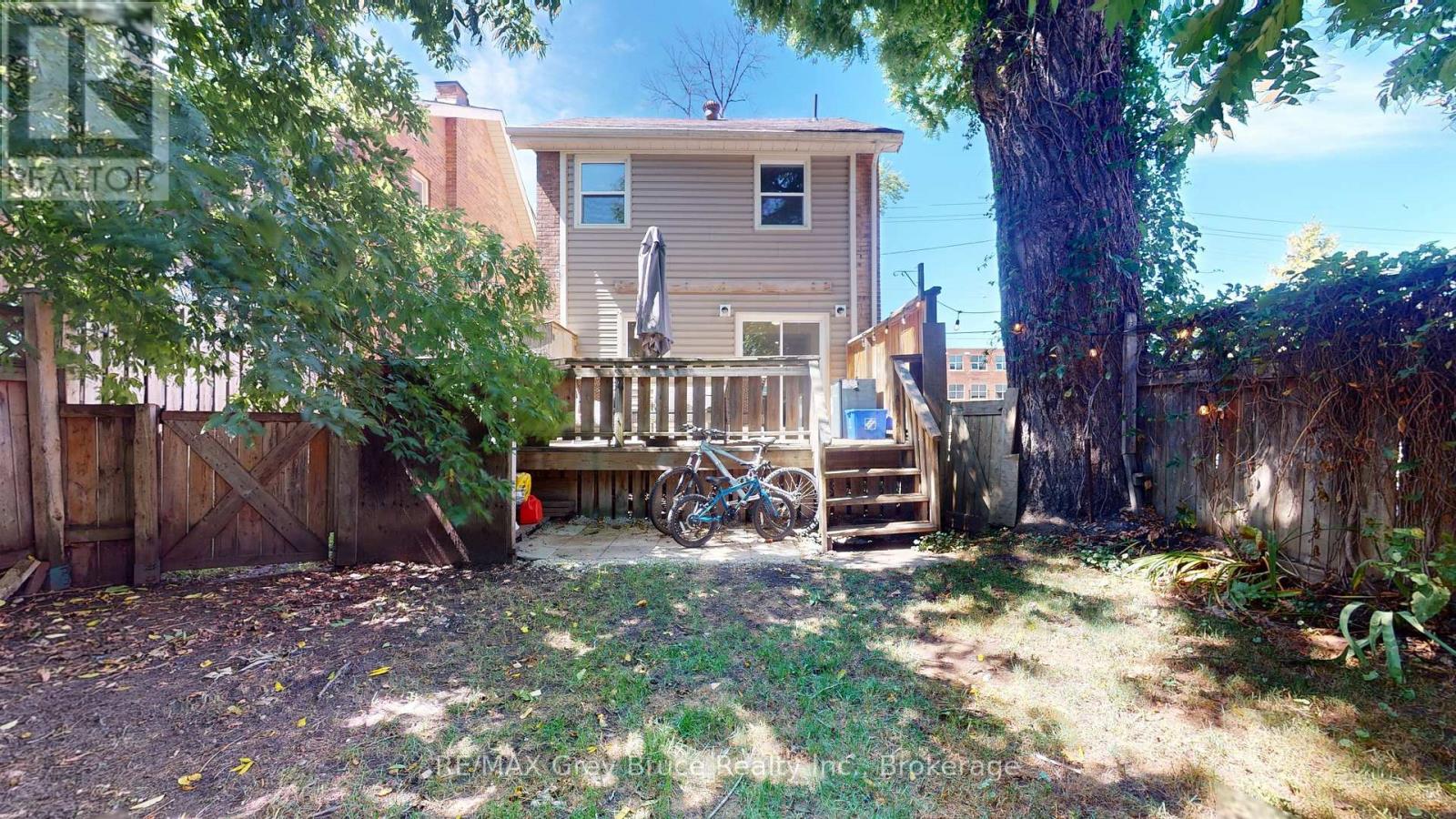 Photo 14 of 937 4th Avenue E, Owen Sound ON