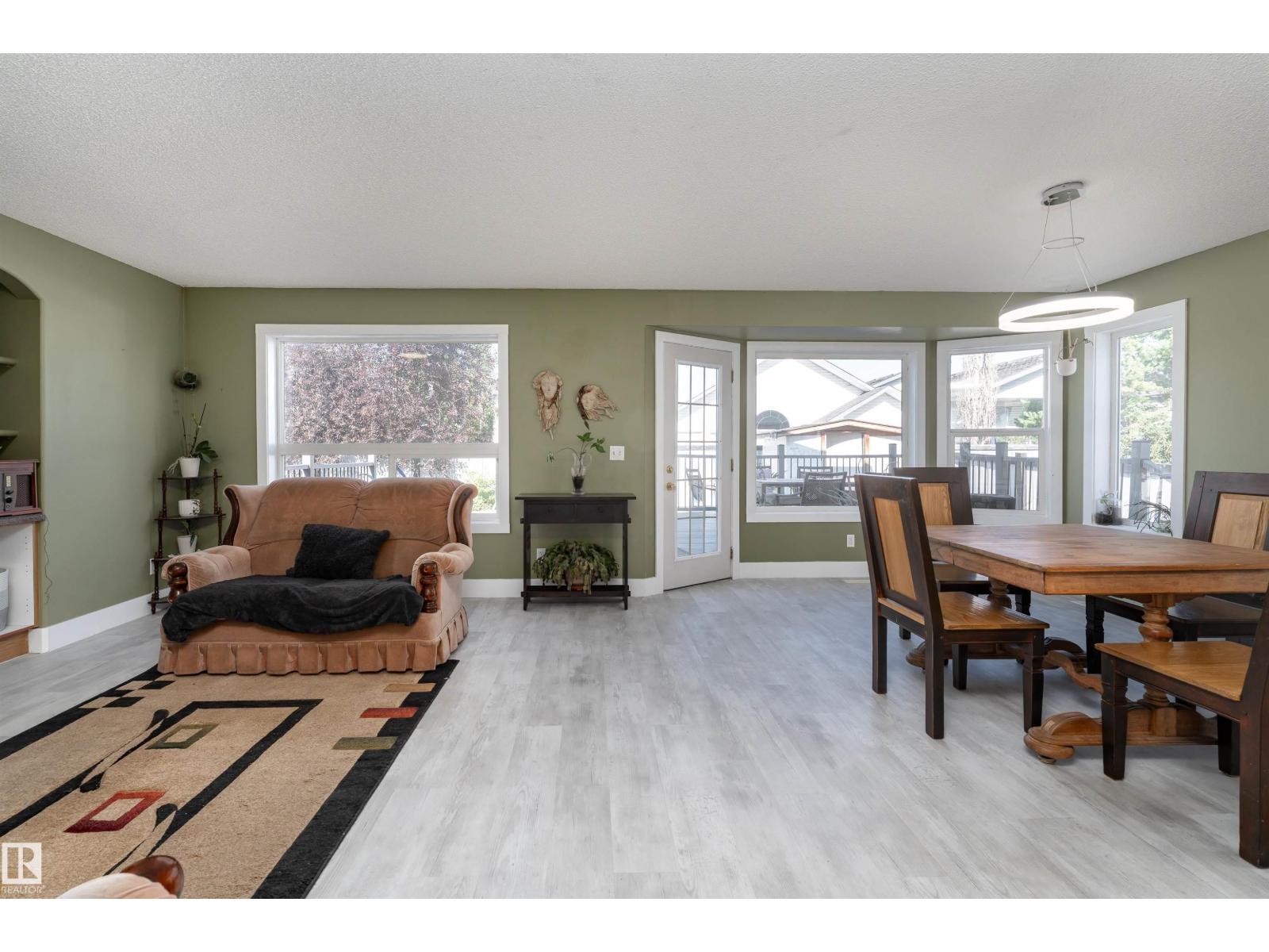 Photo 8 of 16108 130 St Nw, Edmonton AB