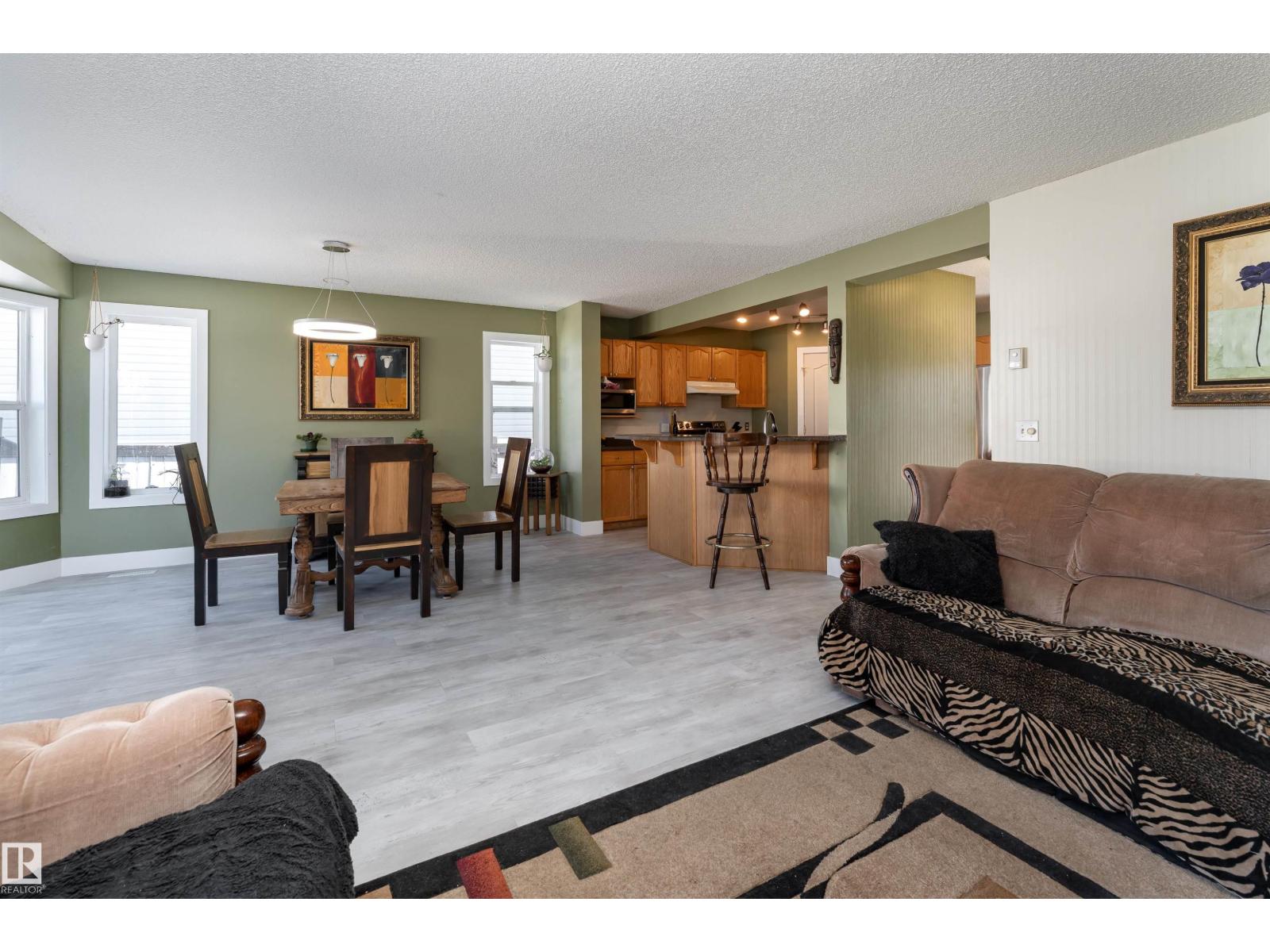 Photo 9 of 16108 130 St Nw, Edmonton AB