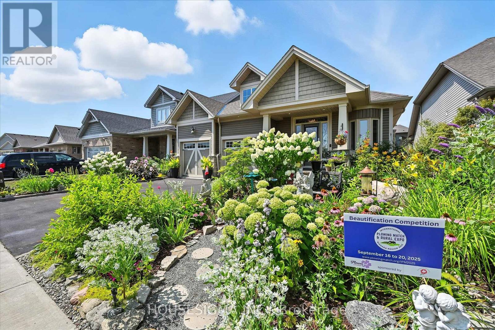 Photo 2 of 104 Anastasia Boulevard, West Lincoln ON