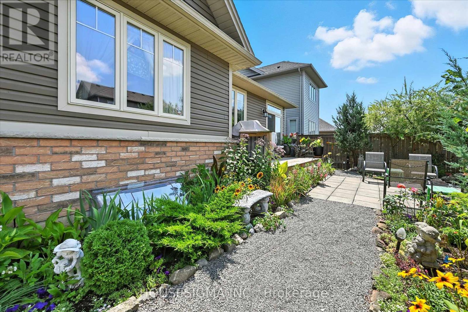 Photo 31 of 104 Anastasia Boulevard, West Lincoln ON