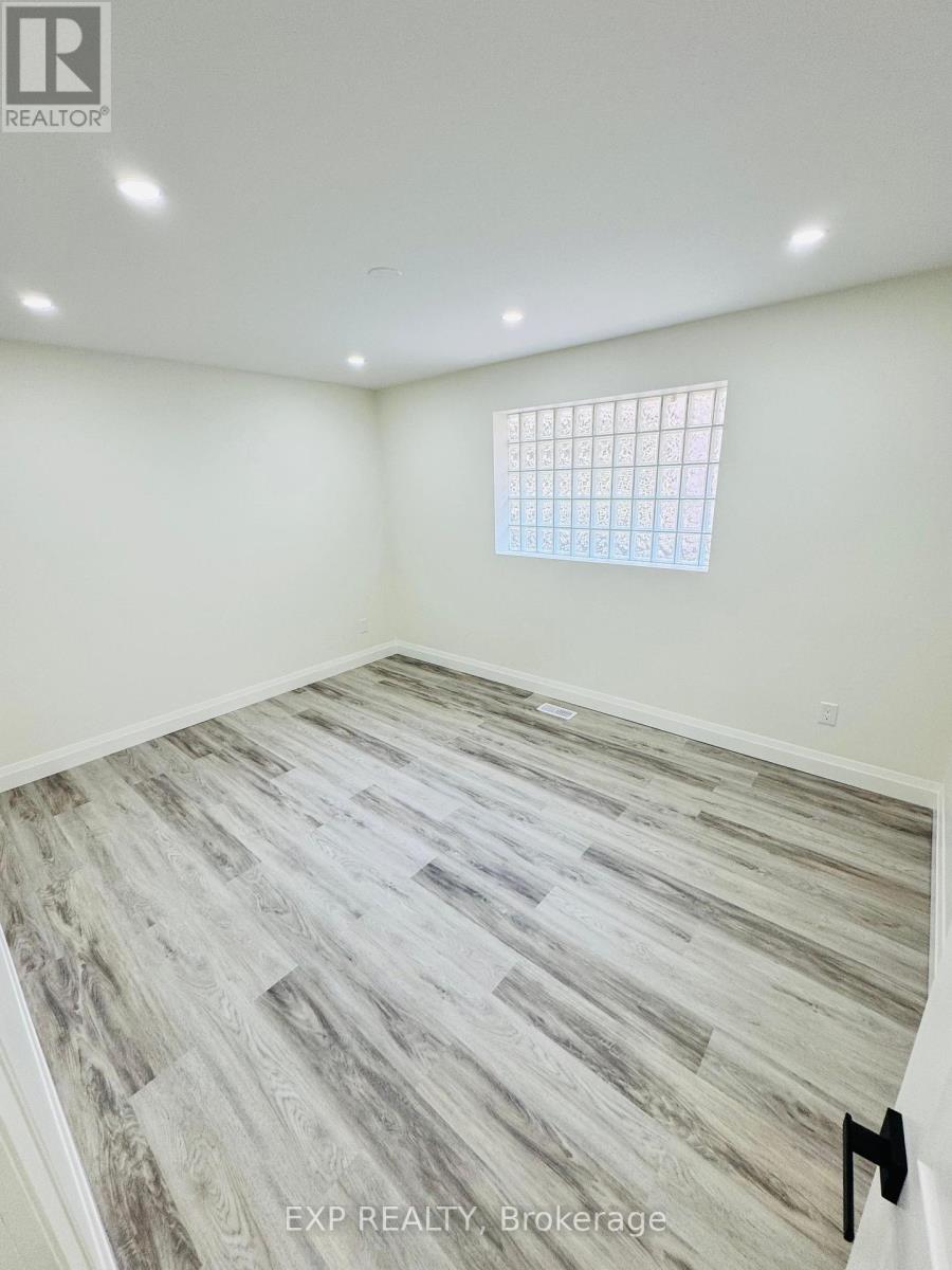 Photo 8 of 1 6 Craig Drive, Kitchener ON