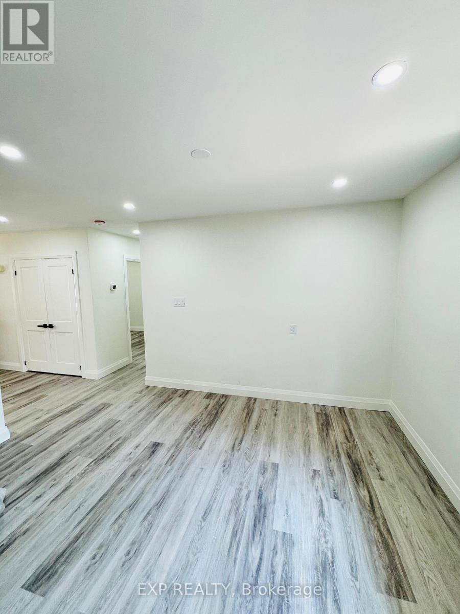 Photo 9 of 1 6 Craig Drive, Kitchener ON