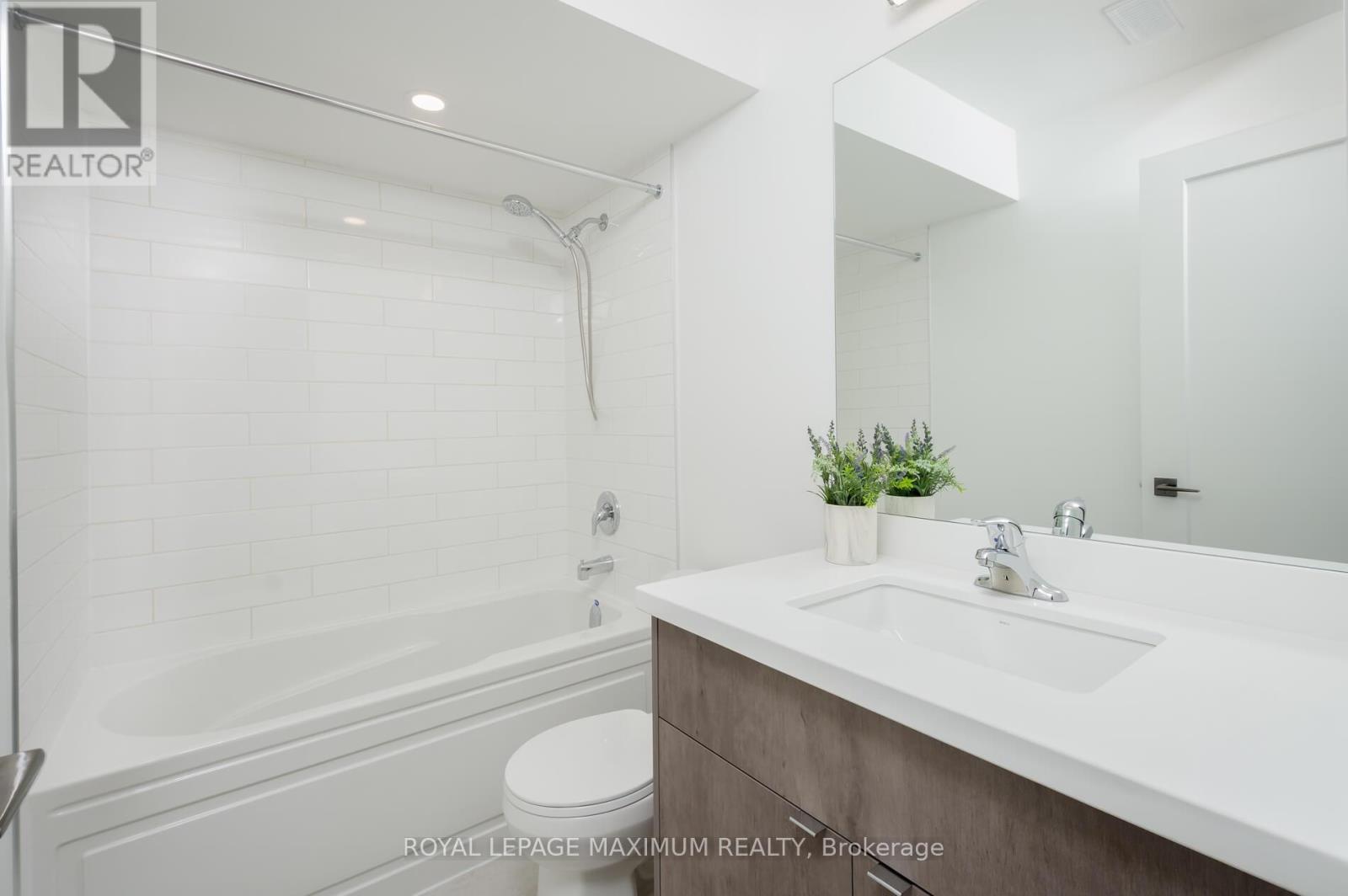 Photo 19 of 39 B Gort Avenue, Toronto ON