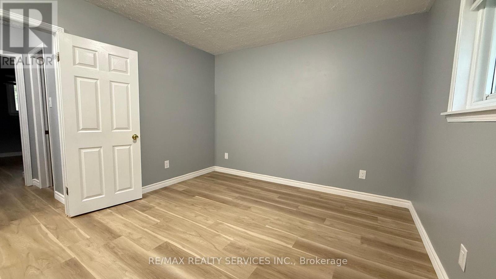 Photo 14 of 163 Mcmurchy Avenue, Brampton ON