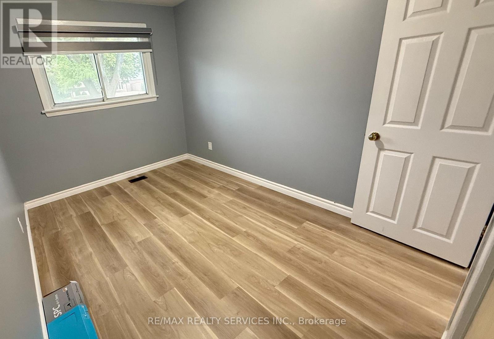 Photo 4 of 163 Mcmurchy Avenue, Brampton ON