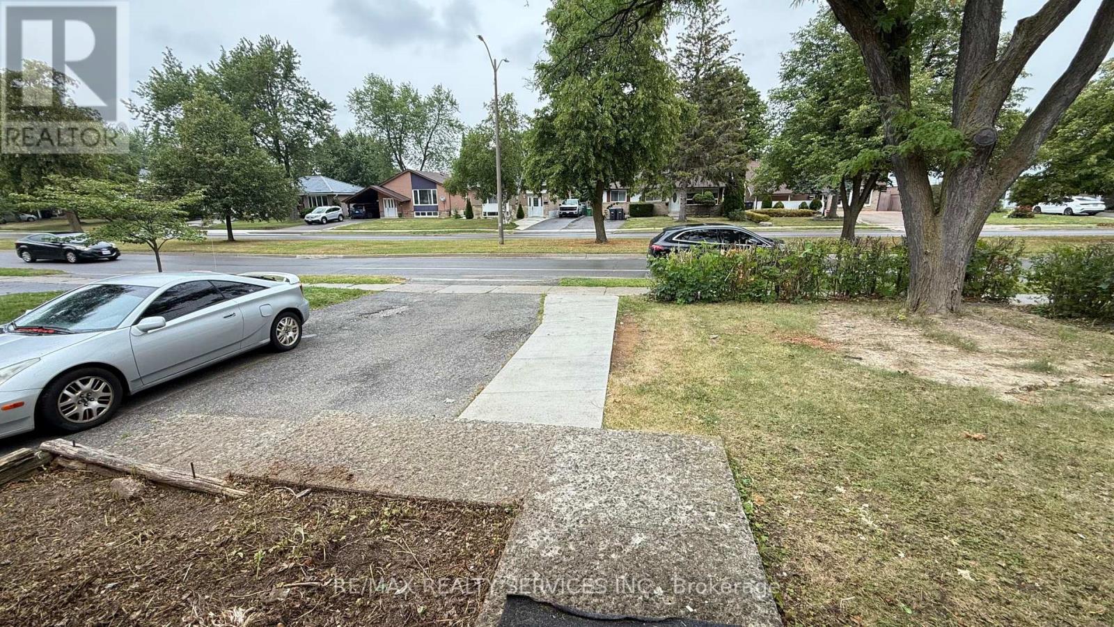 Photo 17 of 163 Mcmurchy Avenue, Brampton ON