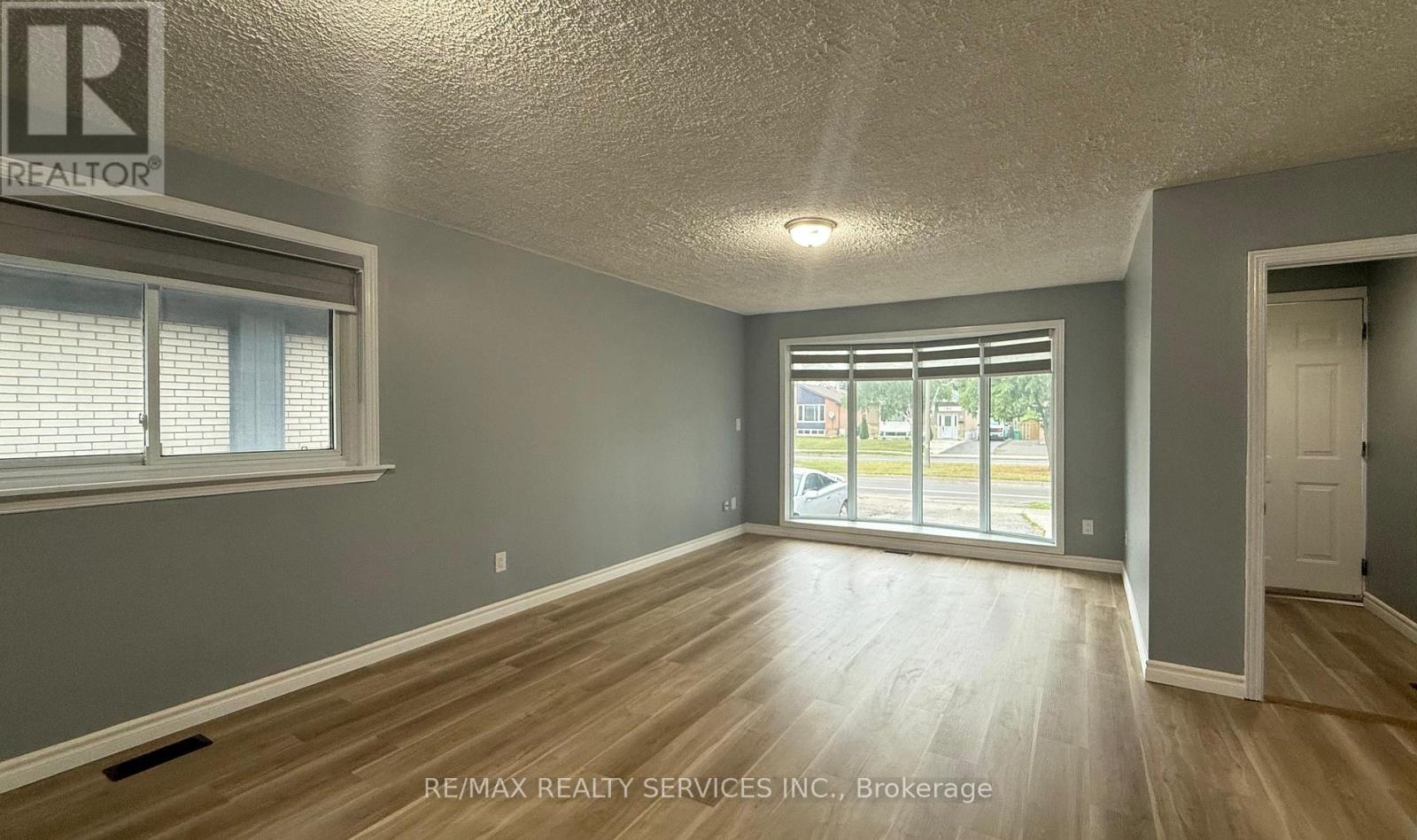 Photo 5 of 163 Mcmurchy Avenue, Brampton ON