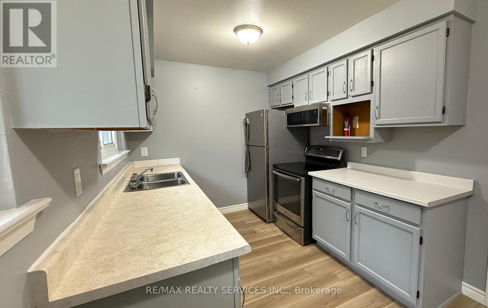 Photo 10 of 163 Mcmurchy Avenue, Brampton ON