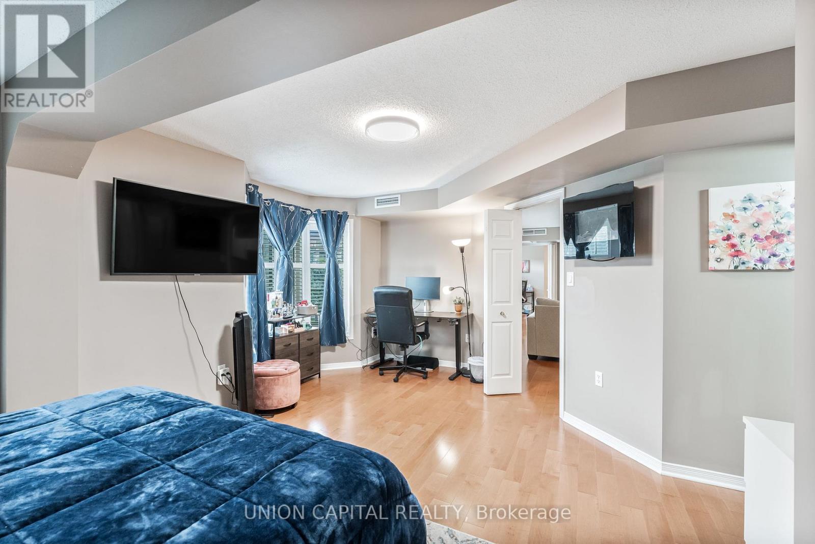 Photo 6 of F 304 216 Plains Road W, Burlington ON