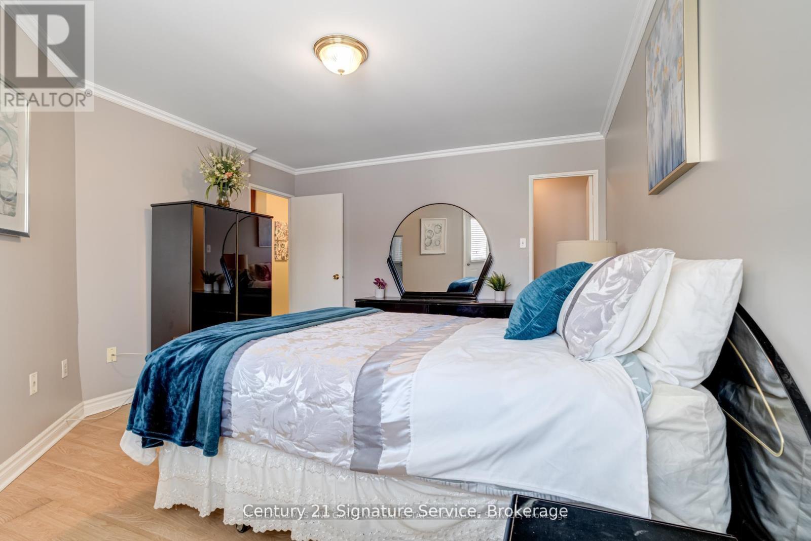 Photo 10 of 15 2001 Bonnymede Drive, Mississauga ON