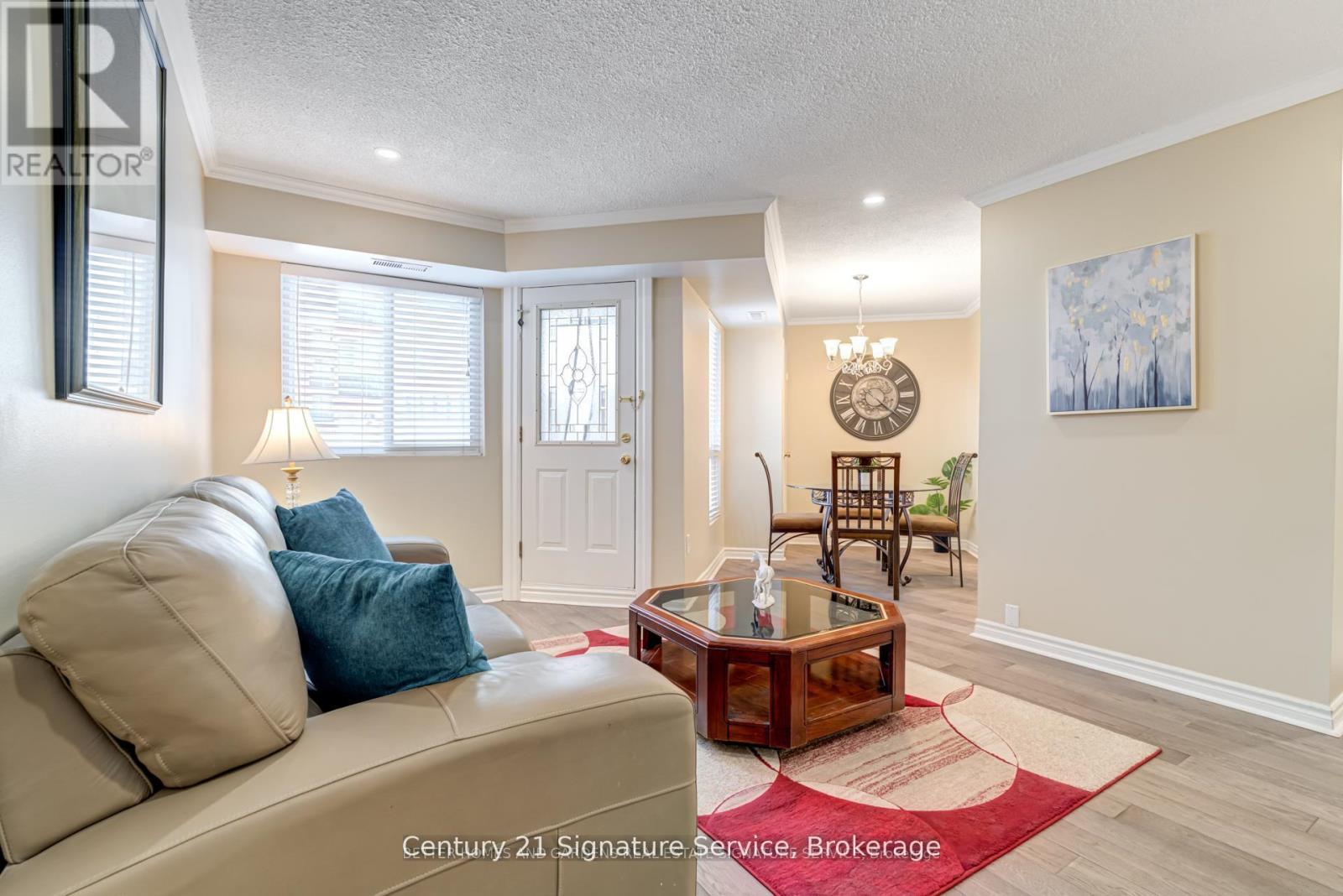 Photo 8 of 15 2001 Bonnymede Drive, Mississauga ON