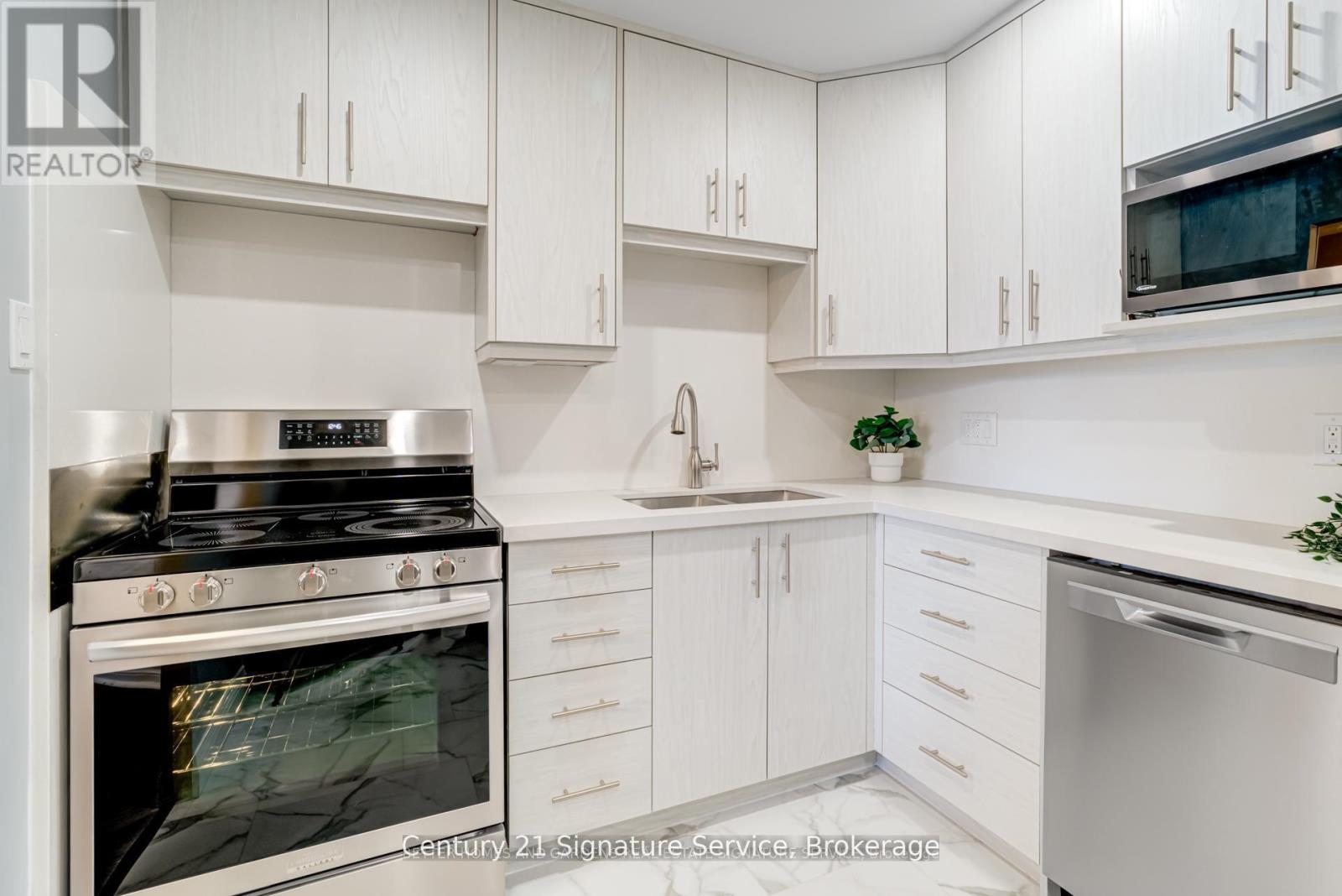 Photo 6 of 15 2001 Bonnymede Drive, Mississauga ON