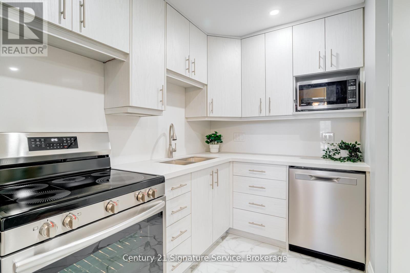 Photo 28 of 15 2001 Bonnymede Drive, Mississauga ON