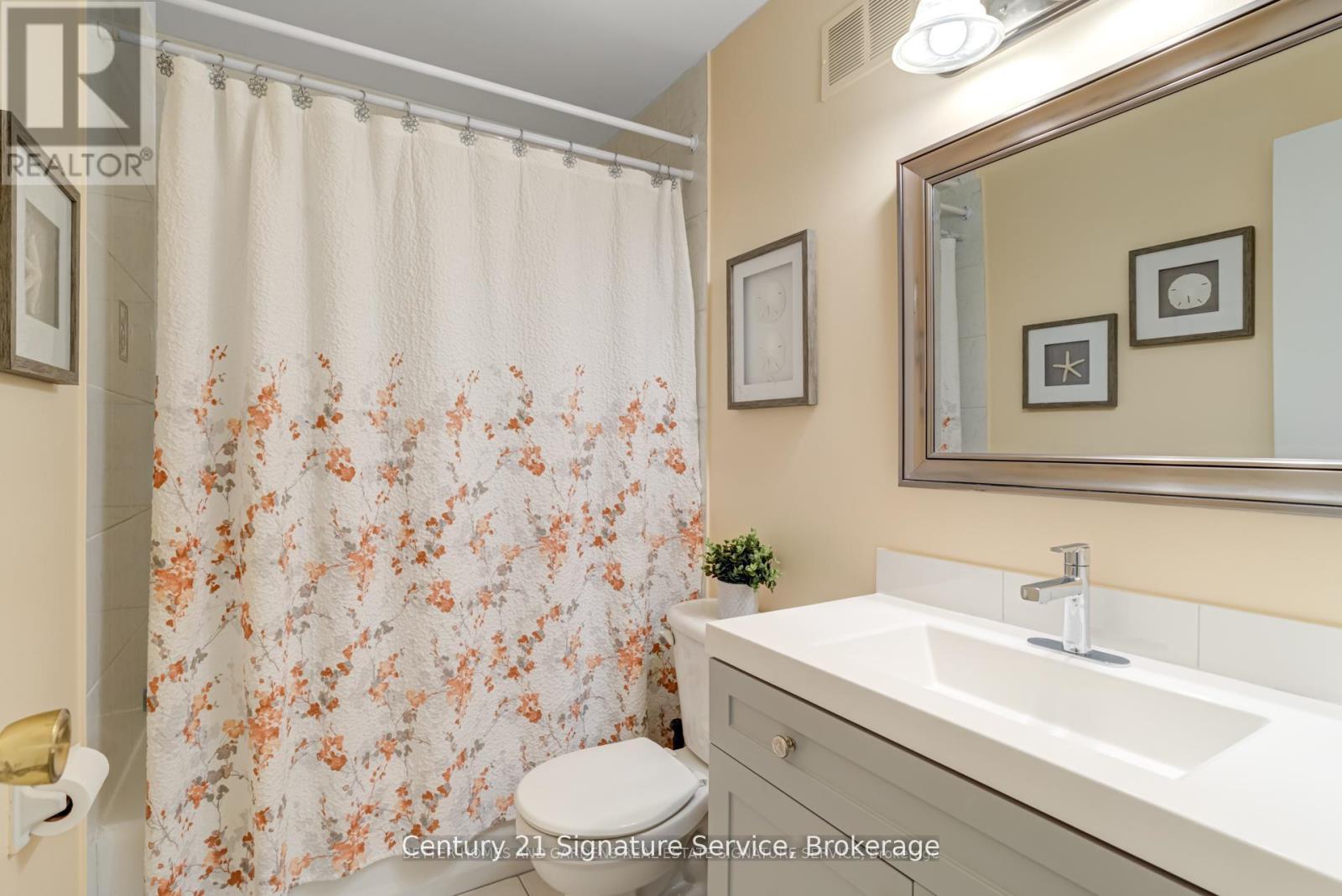 Photo 14 of 15 2001 Bonnymede Drive, Mississauga ON