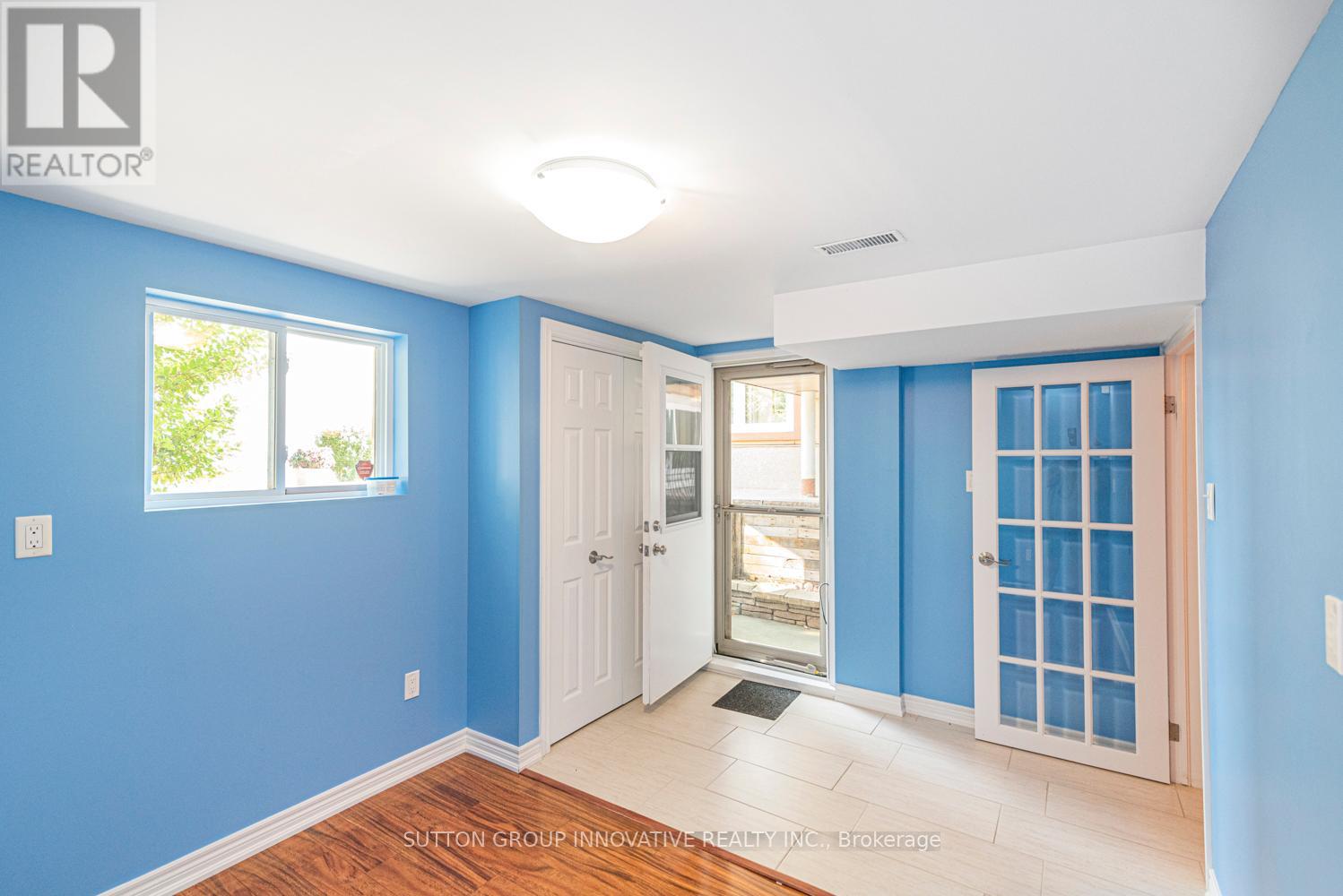 Photo 17 of 38 Lakeside Drive, Grimsby ON
