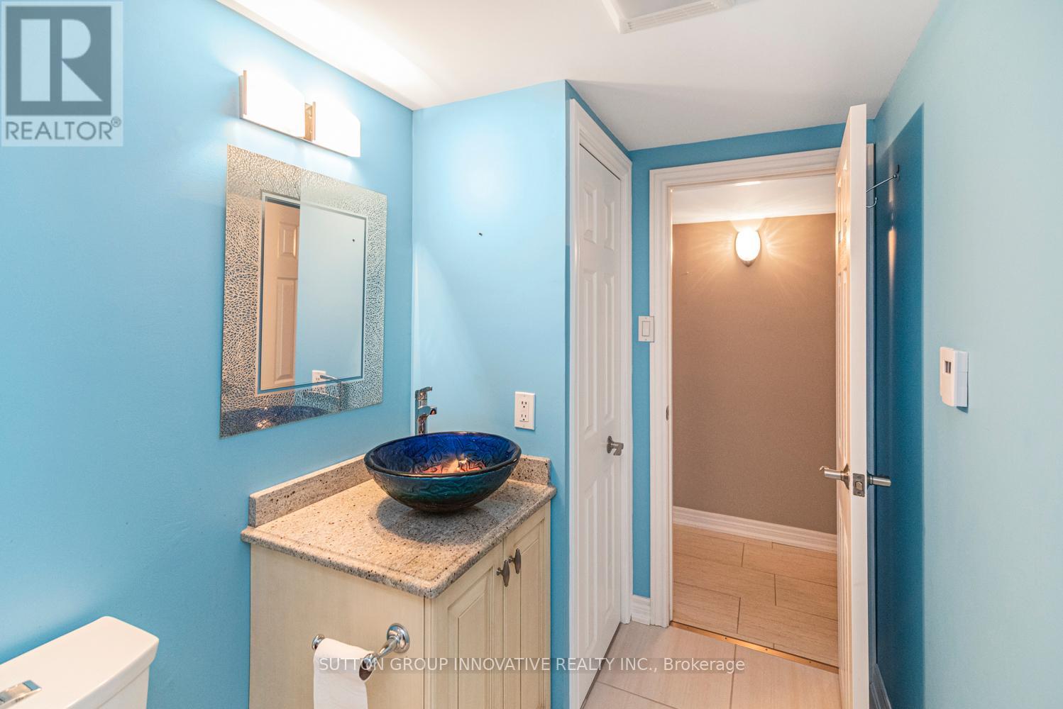 Photo 14 of 38 Lakeside Drive, Grimsby ON