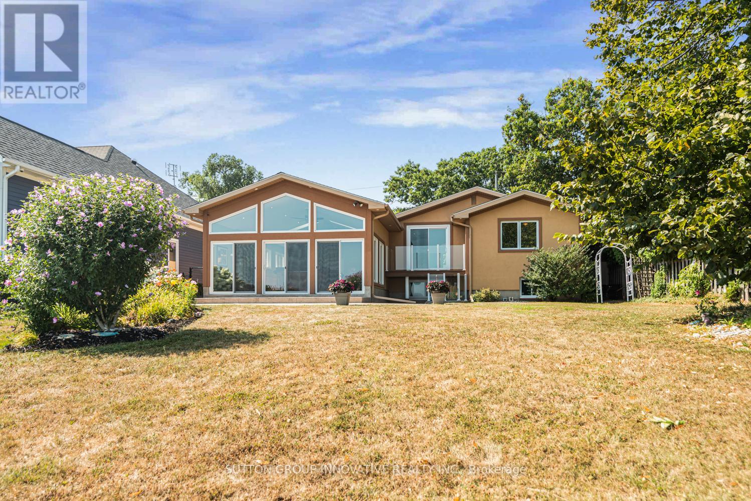 Photo 4 of 38 Lakeside Drive, Grimsby ON