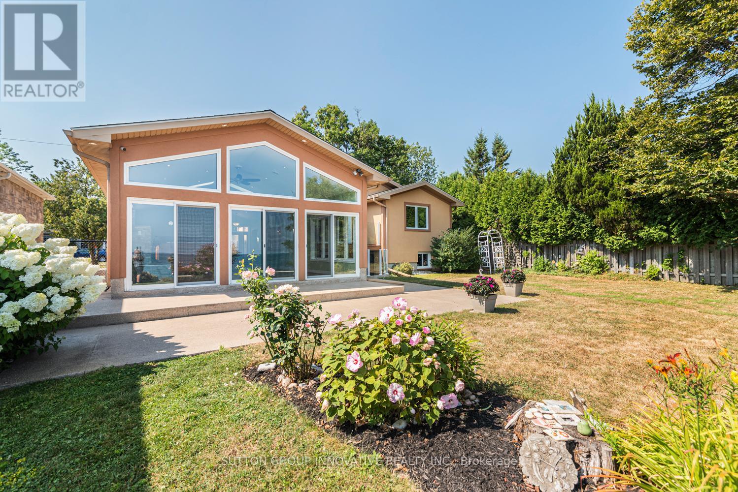 Photo 22 of 38 Lakeside Drive, Grimsby ON