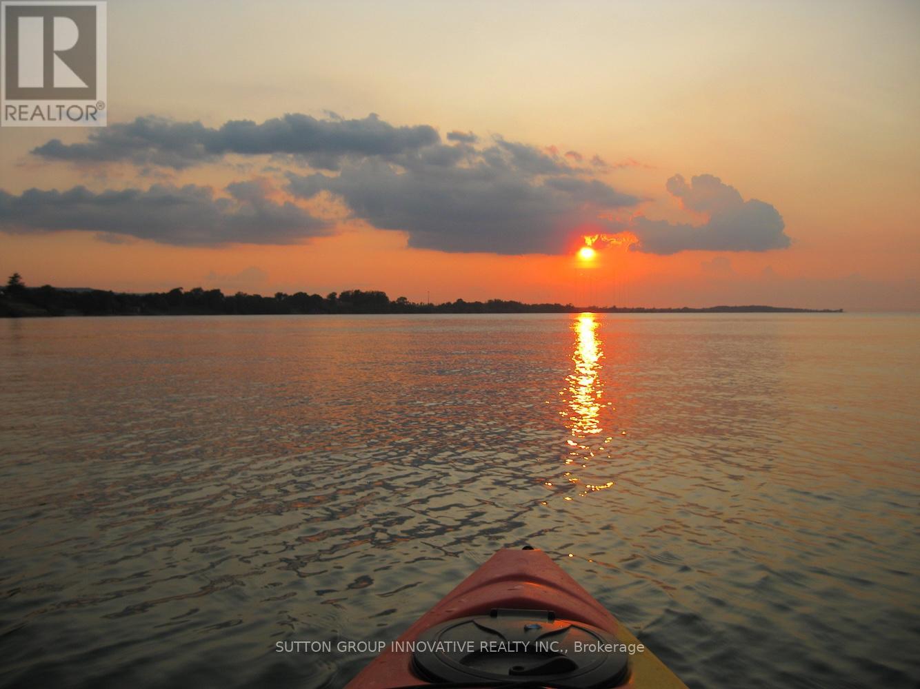 Photo 21 of 38 Lakeside Drive, Grimsby ON