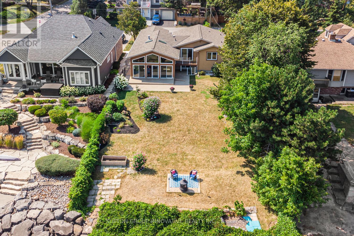 Photo 15 of 38 Lakeside Drive, Grimsby ON