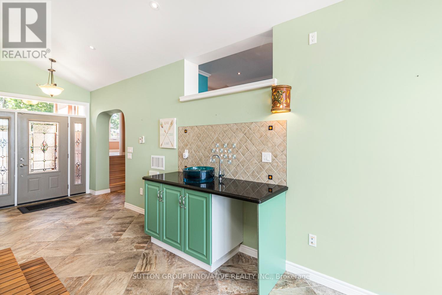 Photo 8 of 38 Lakeside Drive, Grimsby ON
