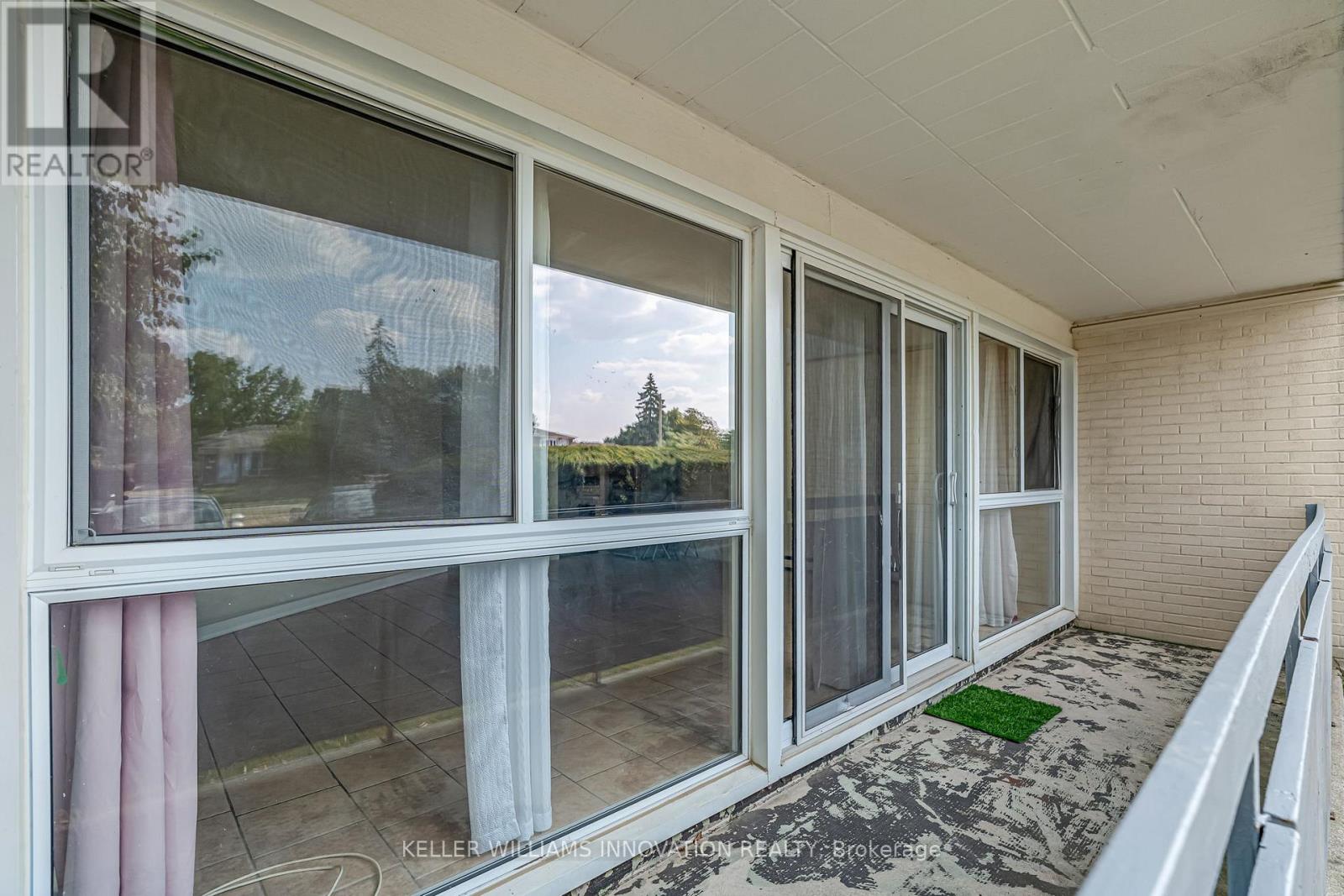 Photo 17 of 307 91 Conroy Crescent, Guelph ON