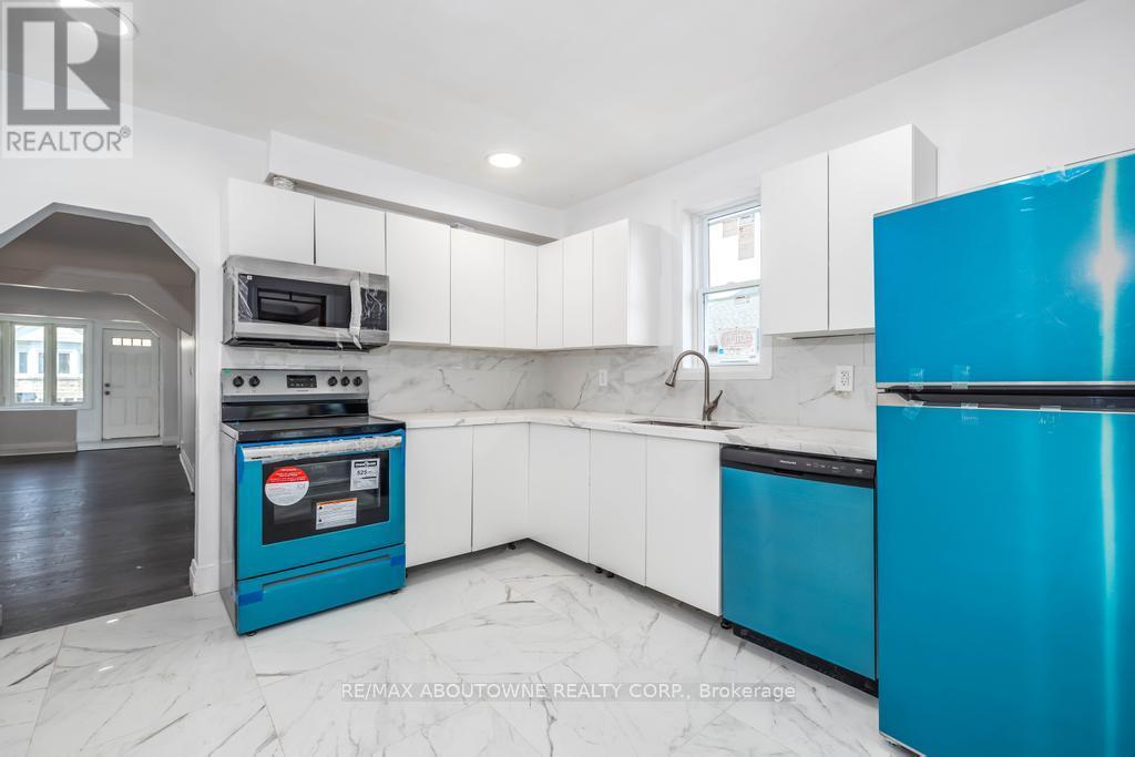 Photo 3 of 126 Harmony Avenue, Hamilton ON