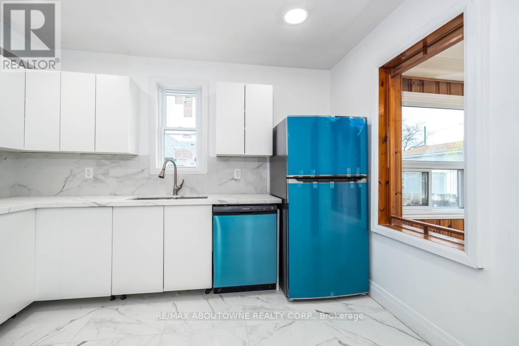Photo 5 of 126 Harmony Avenue, Hamilton ON