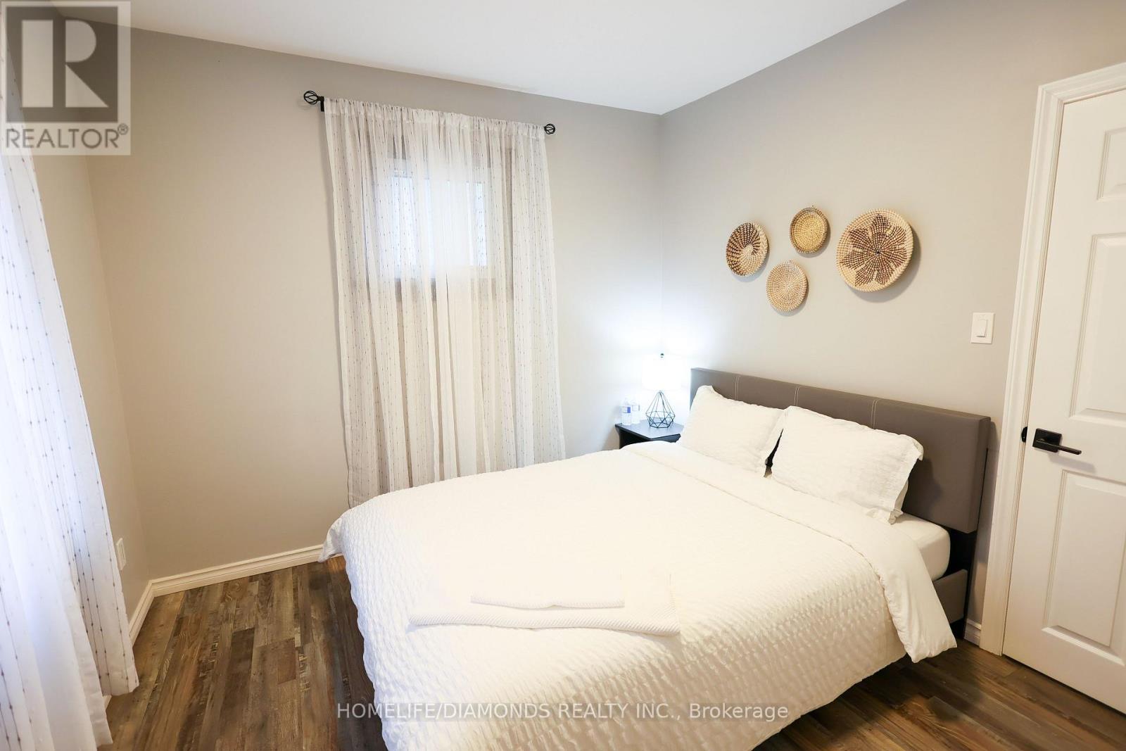 Photo 18 of Upper 6178 Drummond Road, Niagara Falls ON